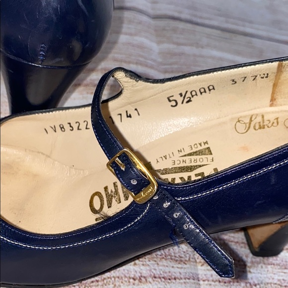 Vintage Ferragamo Navy Blue Pumps - Picture 5 of 5